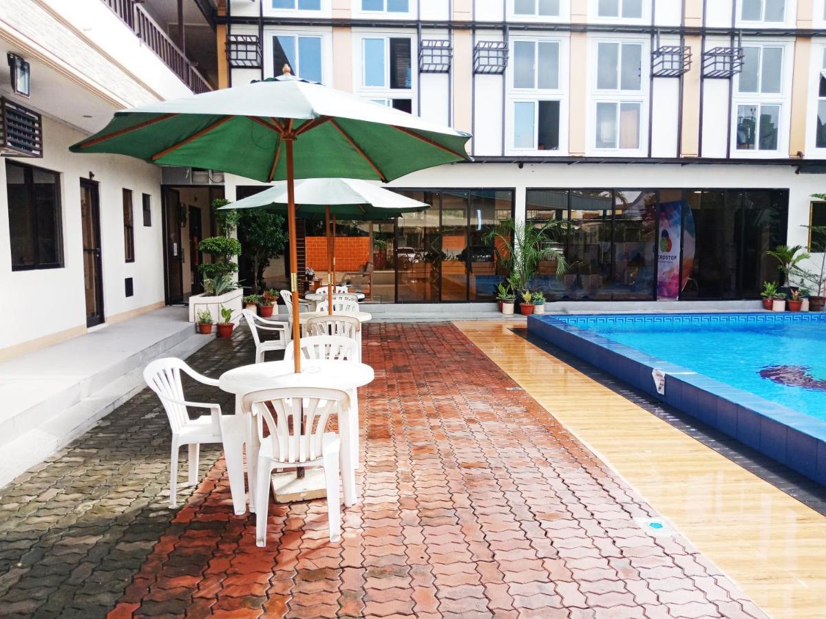 Aerostop Hotel & Restaurant Plaridel  Extérieur photo