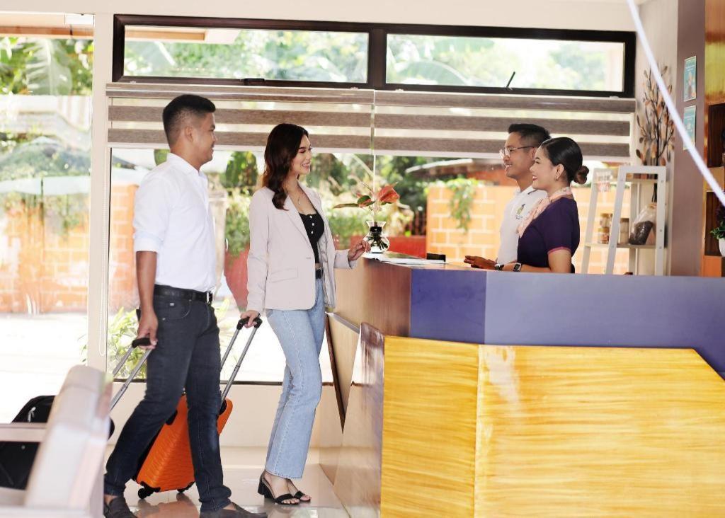 Aerostop Hotel & Restaurant Plaridel  Extérieur photo