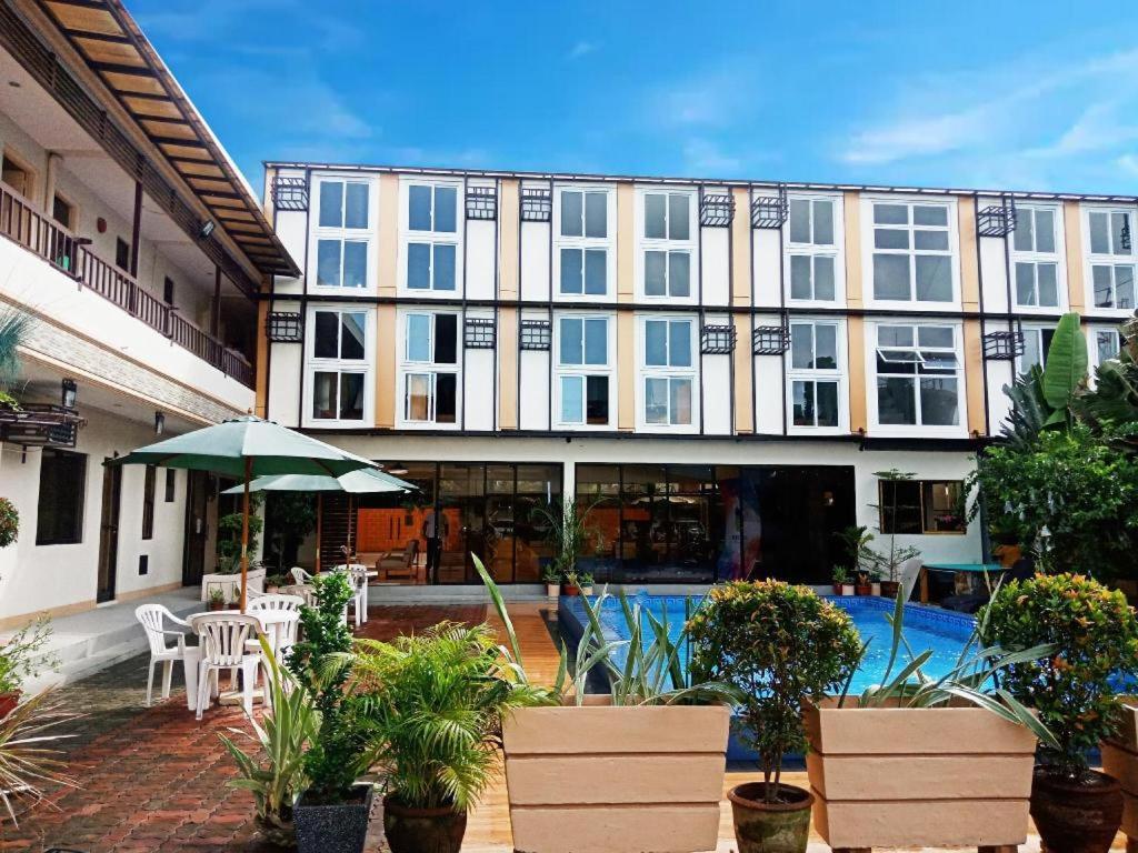 Aerostop Hotel & Restaurant Plaridel  Extérieur photo